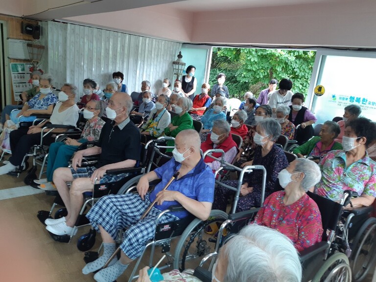 프로그램(가수 한강의 위문열차 공연)